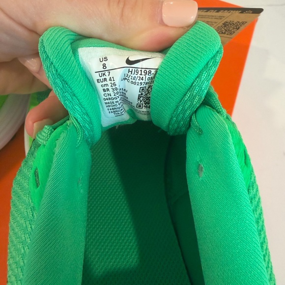 Nike Mens Revolution 8 Green Running Shoes - Lightweight Comfort BNIB!!! - Picture 5 of 10